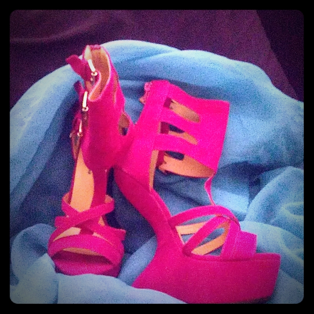 Bella Luna size 9 Freda Cuff Wedges